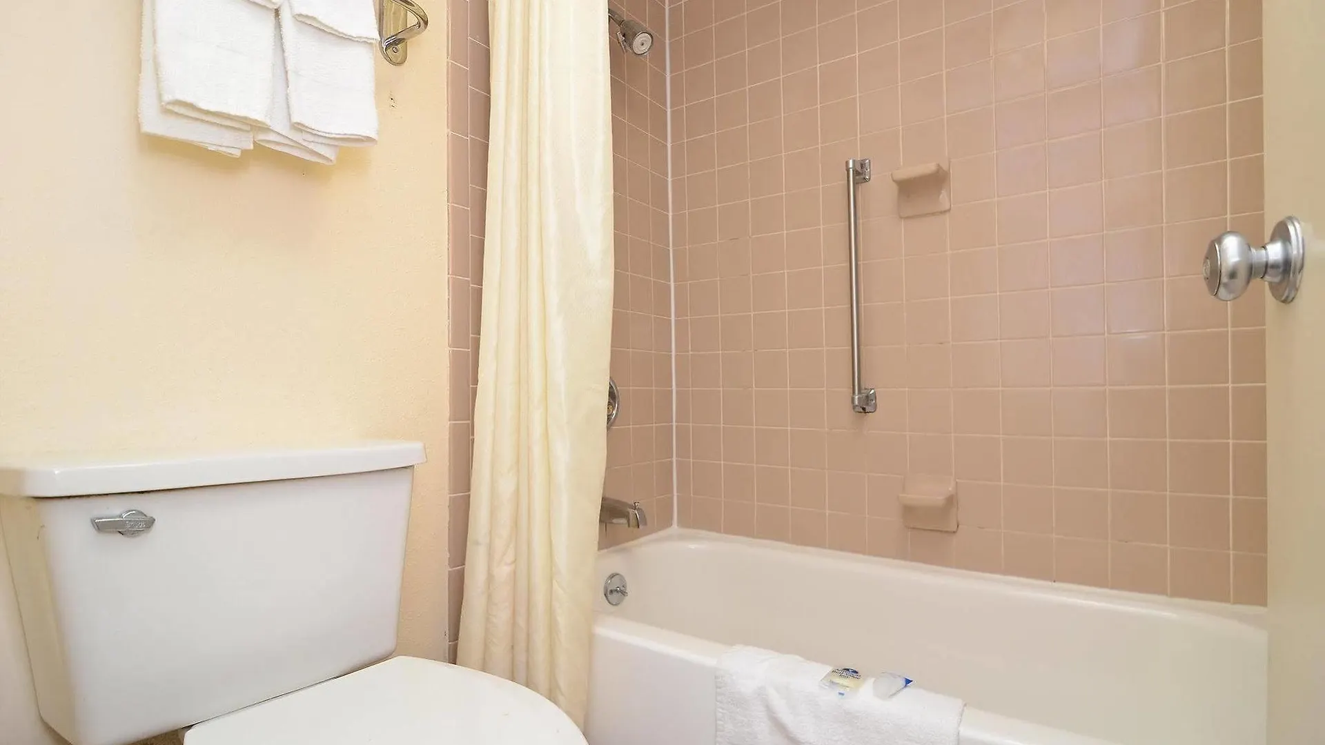 ** Hotel Rodeway Inn Nashville United States